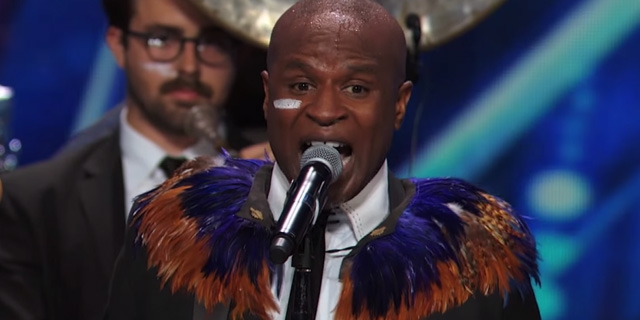 Alex Boye, eencedor do Americas Got Talent visita o Brasil e grava em escola de samba no Rio